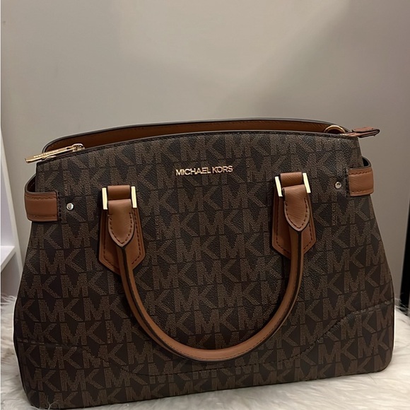 Michael Kors hand bag - Picture 2 of 3
